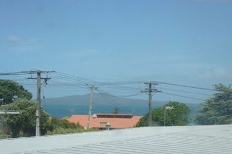 Photo of property in 3/2 Scarboro Terrace, Murrays Bay, Auckland, 0630