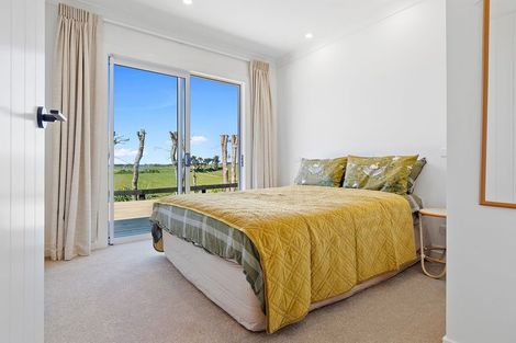 Photo of property in 43 Donnelly Street, Oakura, 4314