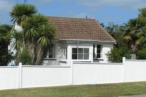 Photo of property in 25 Gladstone Road, Northcote, Auckland, 0627