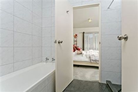 Photo of property in 4 Owl Court, Unsworth Heights, Auckland, 0632