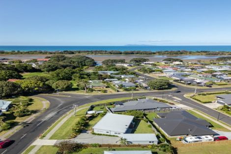 Photo of property in 53 Athenree Road, Athenree, Katikati, 3177