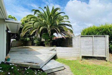 Photo of property in 24 Line Road, Glen Innes, Auckland, 1072