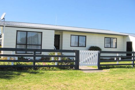 Photo of property in 3 Ruanui Street, Himatangi Beach, Foxton, 4891