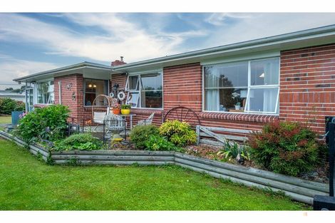 Photo of property in 1 Kennedy Crescent, Waimate, 7924