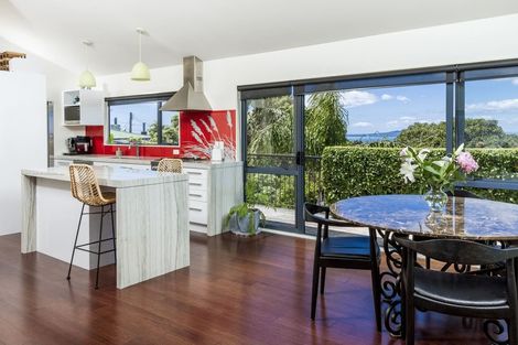 Photo of property in 2/982 East Coast Road, Northcross, Auckland, 0632