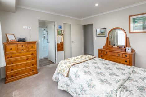 Photo of property in 25 Tarata Grove, Lansdowne, Masterton, 5810