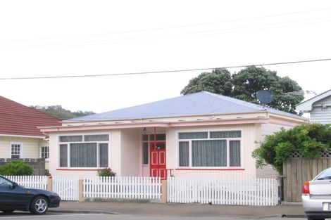 Photo of property in 7 Medway Street, Island Bay, Wellington, 6023