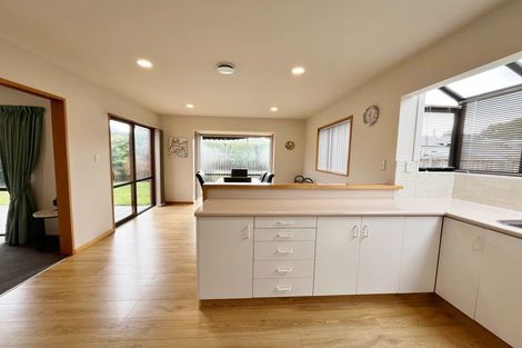 Photo of property in 30a Taylors Avenue, Bryndwr, Christchurch, 8052