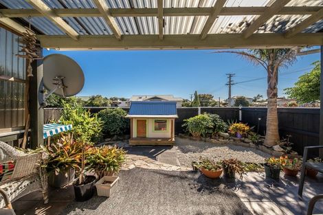 Photo of property in 92 Russell Street, Westport, 7825