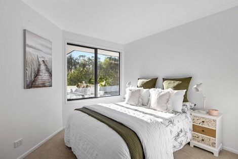 Photo of property in 72 Blue Heron Rise, Stanmore Bay, Whangaparaoa, 0932