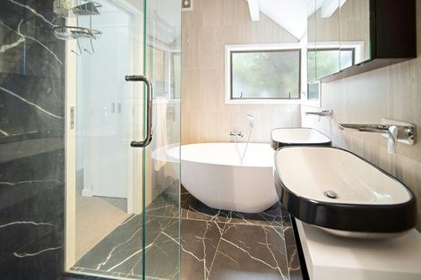 Photo of property in 2 Cannon Hill Crescent, Mount Pleasant, Christchurch, 8081