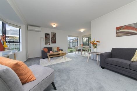Photo of property in 4 Wyatt Place, Glendene, Auckland, 0602