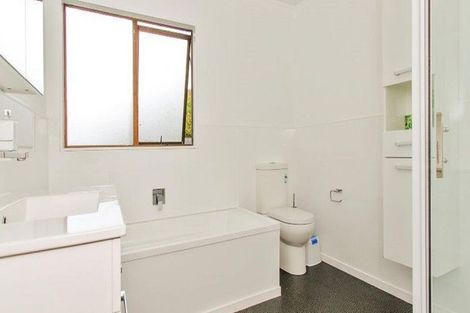 Photo of property in 1/16 Sylvan Crescent, Te Atatu South, Auckland, 0610