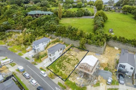 Photo of property in 3 Puhakehake Place, Flat Bush, Auckland, 2019