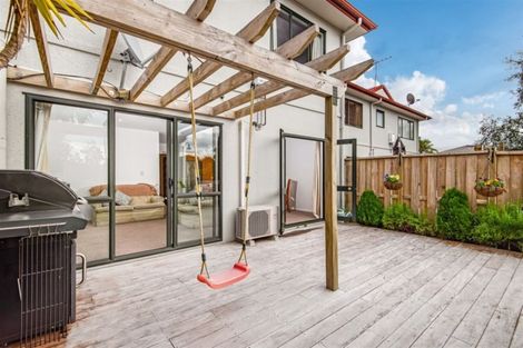 Photo of property in 3/42 Fields Parade, Oteha, Auckland, 0632