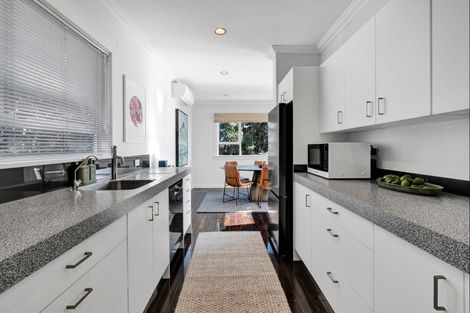 Photo of property in 290 Devon Street West, New Plymouth, 4310