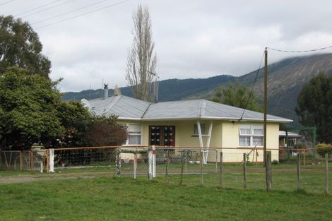 Photo of property in 71 Chalgrave Street, Murchison, 7007