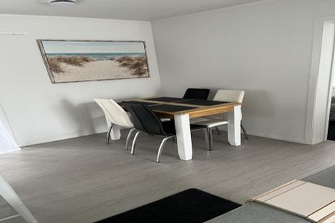 Photo of property in 16 Thorburn Avenue, Red Beach, 0932