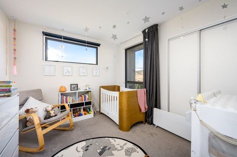 Photo of property in 17 Mount Creighton Crescent, Wanaka, 9305