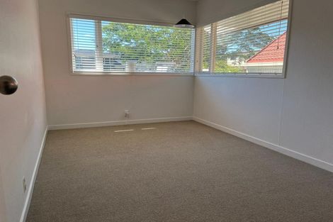 Photo of property in 27 Walpole Avenue, Hillpark, Auckland, 2102