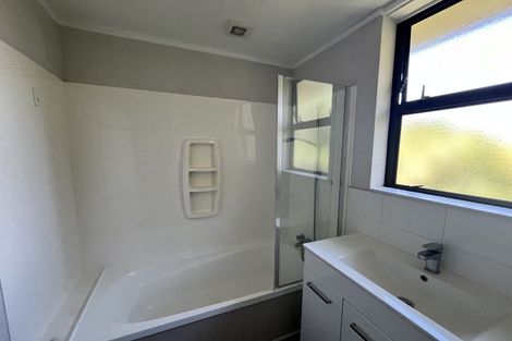 Photo of property in 10 Peter Terrace, Castor Bay, Auckland, 0620