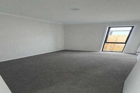 Photo of property in 33 Red Hills Road, Massey, Auckland, 0614