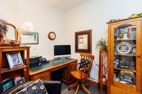 Photo of property in 5 Waicola Drive, Fitzherbert, Palmerston North, 4471