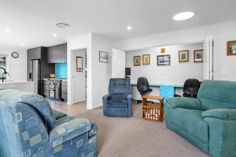 Photo of property in 10 Kaaka Street, Cambridge, 3434