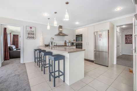 Photo of property in 16 Tongariro Drive, Aotea, Porirua, 5024