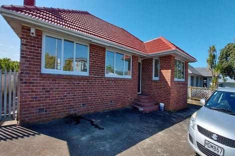 Photo of property in 185 Te Atatu Road, Te Atatu South, Auckland, 0610
