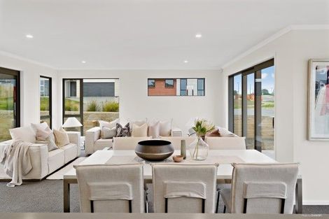 Photo of property in 76 Hayfield Way, Karaka, Papakura, 2113