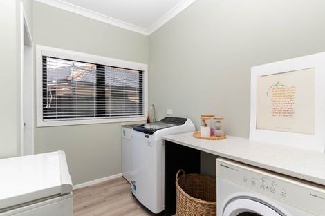 Photo of property in 28 Queen Charlotte Drive, Aotea, Porirua, 5024