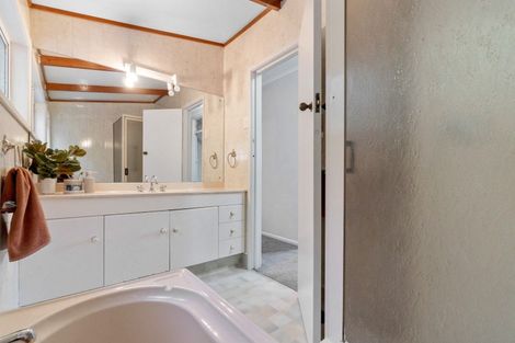 Photo of property in 232b Atkinson Road, Titirangi, Auckland, 0604