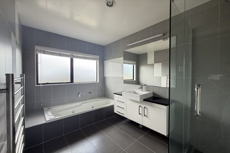 Photo of property in 29 Huntington Park Drive, Greenhithe, Auckland, 0632