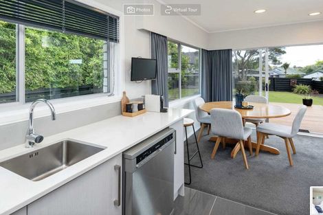 Photo of property in 11 Towra Place, Botany Downs, Auckland, 2010