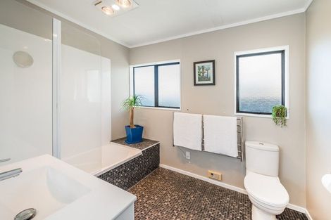 Photo of property in 11 Sunburst Court, Paraparaumu Beach, Paraparaumu, 5032