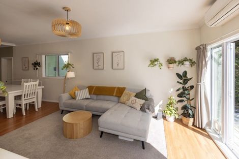 Photo of property in 11 Tiromoana Road, Raumati South, Paraparaumu, 5032