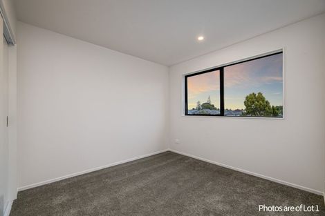 Photo of property in 1/17 Kingdale Road, Henderson, Auckland, 0610