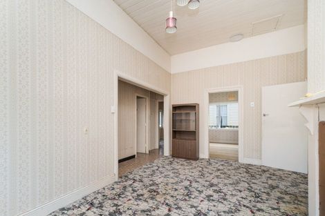 Photo of property in 94 Victoria Avenue, Palmerston North, 4410