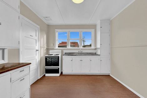 Photo of property in 42 Pitcairn Crescent, Bryndwr, Christchurch, 8053