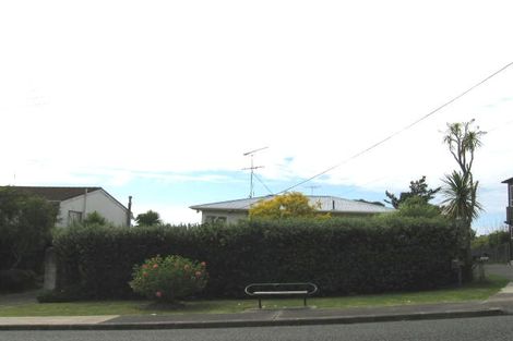Photo of property in 2/1009 Beach Road, Torbay, Auckland, 0630