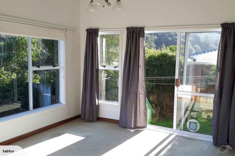 Photo of property in 11 Lucknow Terrace, Khandallah, Wellington, 6035