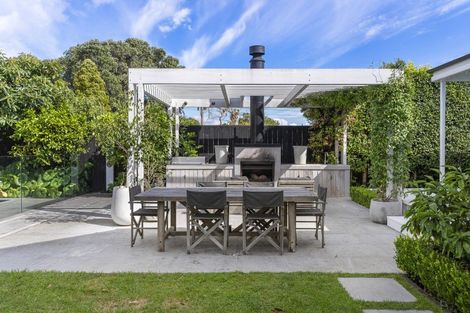 Photo of property in 17 Tainui Road, Devonport, Auckland, 0624