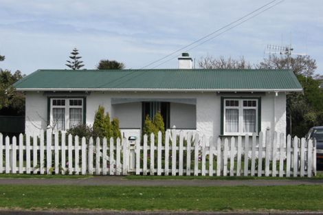 Photo of property in 183 Cornfoot Street, Castlecliff, Whanganui, 4501