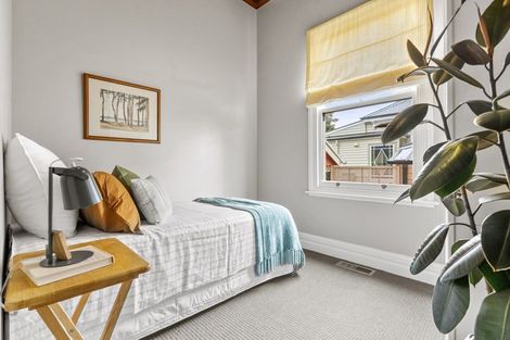 Photo of property in 1 Oxford Terrace, Devonport, Auckland, 0624