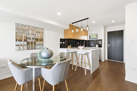 Photo of property in 4/19 Trias Road, Totara Vale, Auckland, 0629