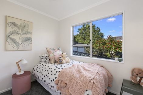 Photo of property in 2/25 Tawa Road, Te Atatu Peninsula, Auckland, 0610