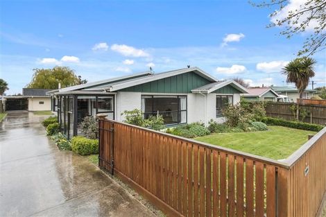 Photo of property in 4 Brookby Crescent, Avonhead, Christchurch, 8042