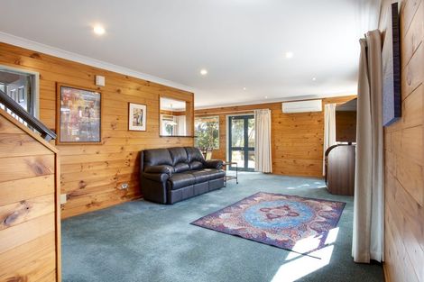 Photo of property in 35c Edmonton Road, Henderson, Auckland, 0612