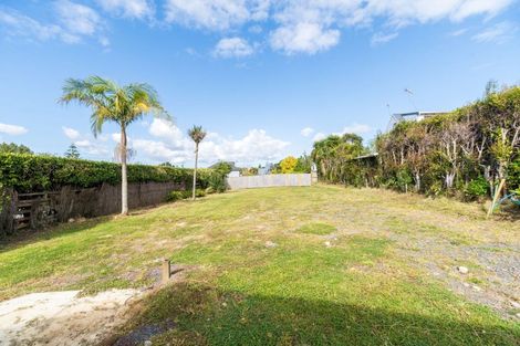 Photo of property in 75 Marine Parade, Mellons Bay, Auckland, 2014